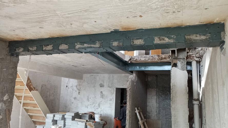 楼板开洞,钢梁加固