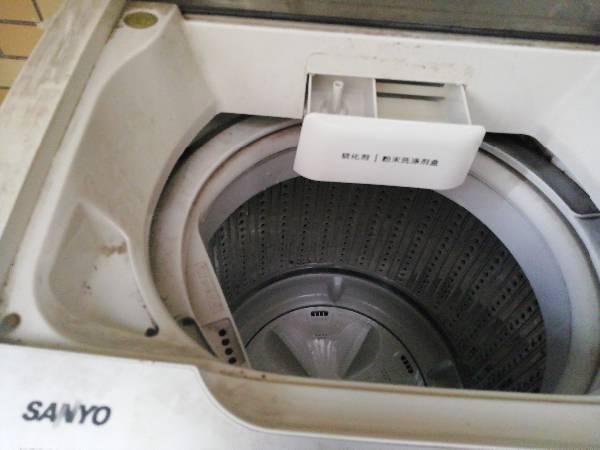 三洋波轮洗衣机洗衣液放哪里