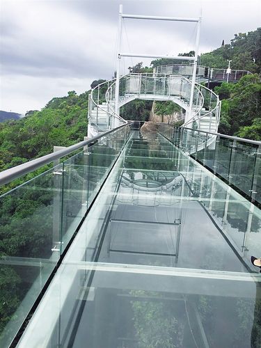 亚龙湾热带天堂森林公园全海景玻璃栈道,凌空而建面向"天下第一湾"