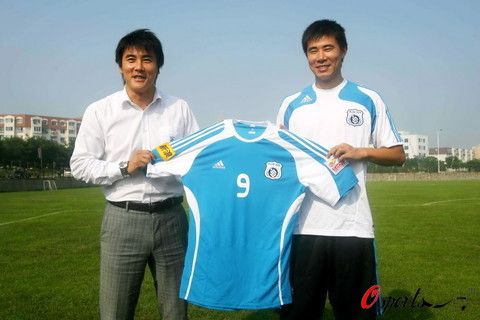 国内足球-中超 2008中超联赛第15轮 大连实德 董方卓披9… 正文