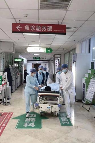 寒冬里的急诊室
