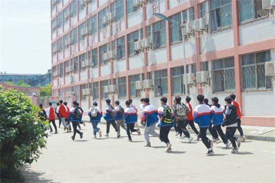 西乡县第二中学举行防灾减灾应急疏散演练活动