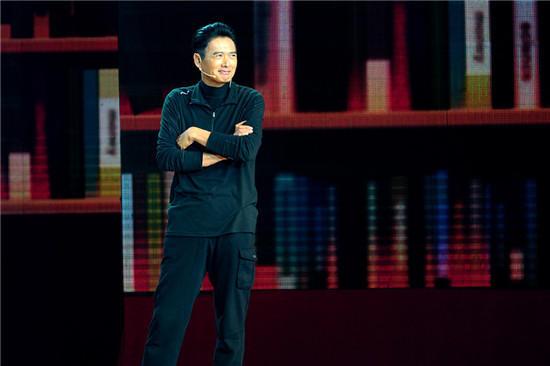 周润发演讲送葬生父返回继续演喜剧