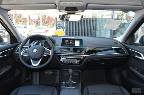 【 宝马1系三厢高清图片】_2019款 118i 时尚型_黑色_内饰_搜狐汽车网