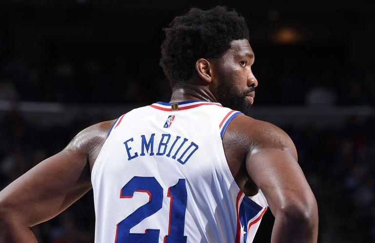 大帝恩比德又可以吼起来了今天出场仅27分钟