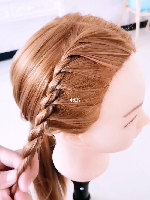 常用的编发手法,两股辫_编发_淮南自由行热门攻略_时尚_发型