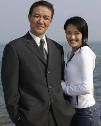 李幼斌满脸皱纹沧桑显老,二婚美娇妻如少女,拒前妻儿子继承父业