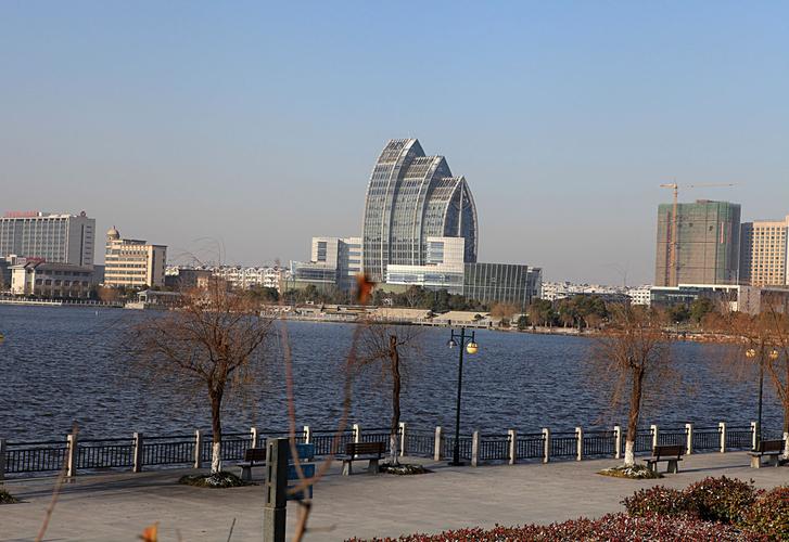  p> a target="_blank" href="/item/盐城">盐城 /a>市聚龙湖公园原名