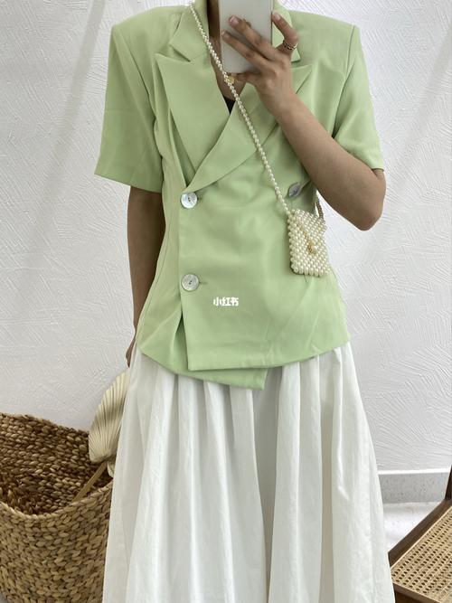 草绿色西装外套_西服外套_显瘦_外套_时尚_穿搭