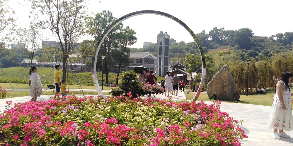 凤凰山下簕杜鹃谷公园