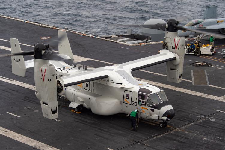 图片:cmv-22"鱼鹰"舰载运输机应该说,美国海军高度依赖核航母,其使用