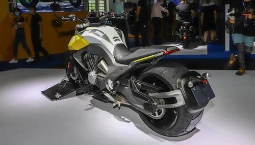 不过奔达lfc700的发布对于国产摩托车的发展有着极为重大的意义,后期