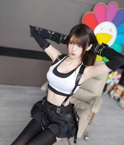 腐团儿皮裙黑丝晒身材余霜深v白衬衫小钰才是真初恋