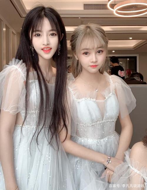 次惑小仙女被七鹤刚拒绝,就换上婚纱去寻"新欢",这