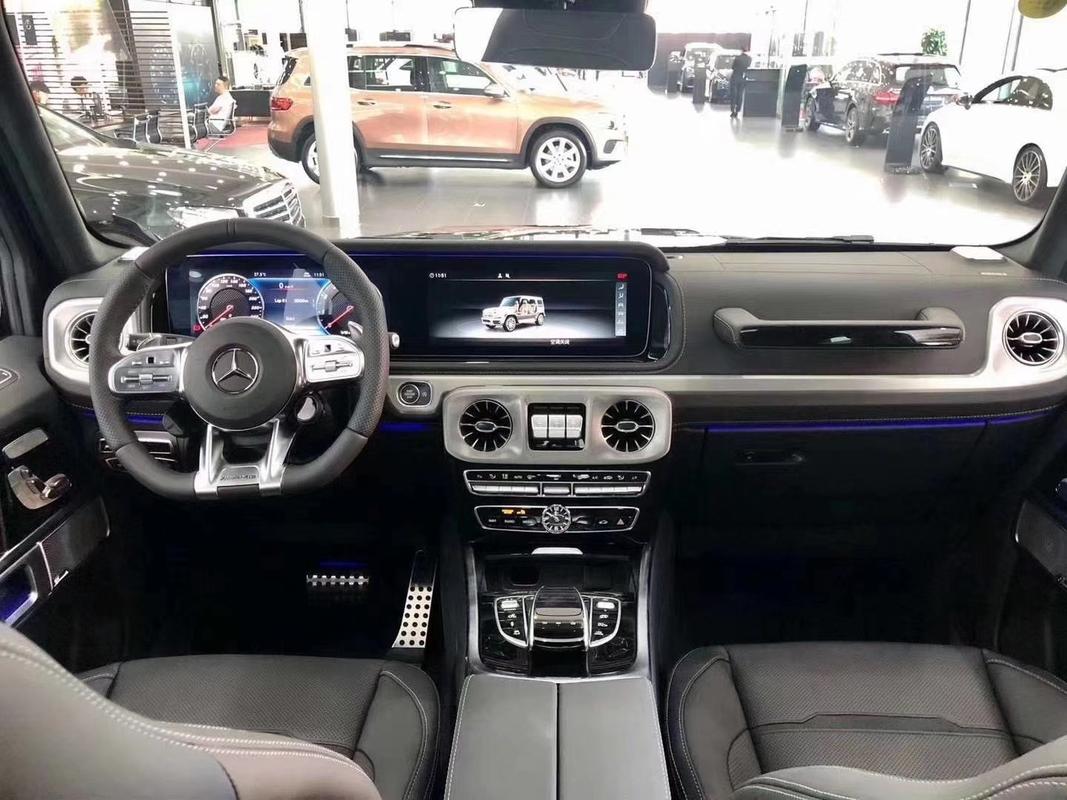 新款奔驰g63哑光黑红内饰现车报价配置详情