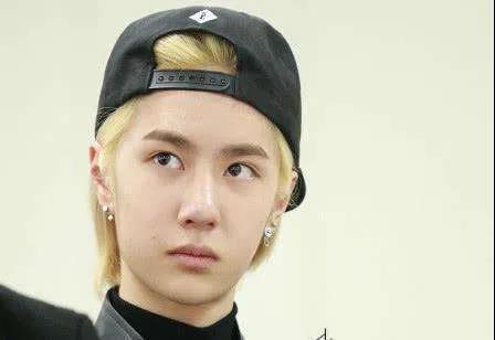 王一博的鼻子假在哪里