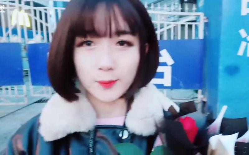 hani九哈尼九户外直播201921418点开播完整版卖花的美女究竟能卖掉几