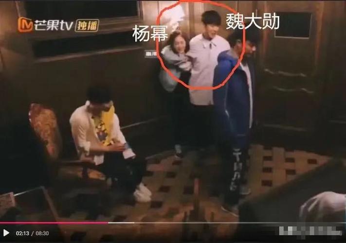 看来是瞒不住了杨幂魏大勋被曝已同居两人晒照暴露同款窗帘