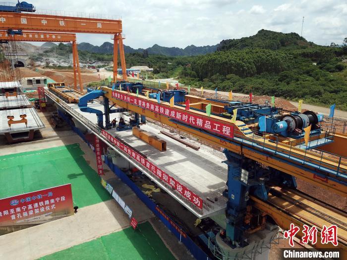 贵南高铁广西段桥梁工程进度过半全线预计2023年建成通车