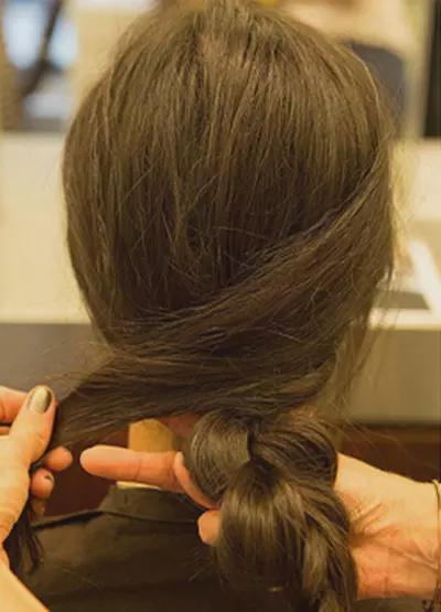 不知道怎么扎头发了时尚俏马尾展现你的百变气质