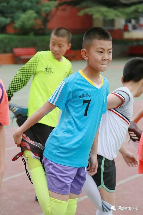 菁菁校园我向前 绿荫场上奋力搏——黄陵县桥山小学