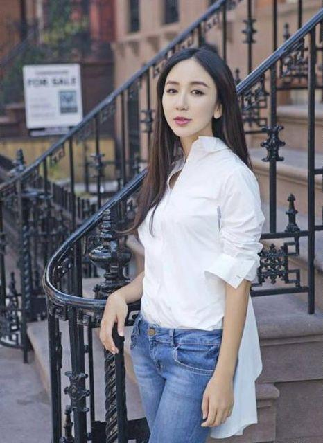 小姐姐真大胆全身上下只穿一件粉色卫衣网友这气质没谁了