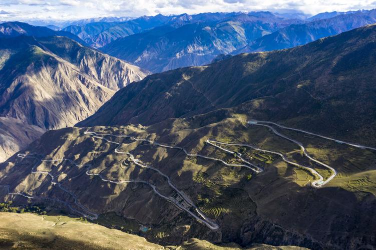 西藏昌都天路奇观怒江72拐