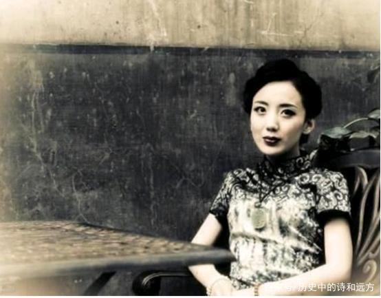 沈月英生得美艳,对杜月笙温柔体贴.要说毛病,也只有一