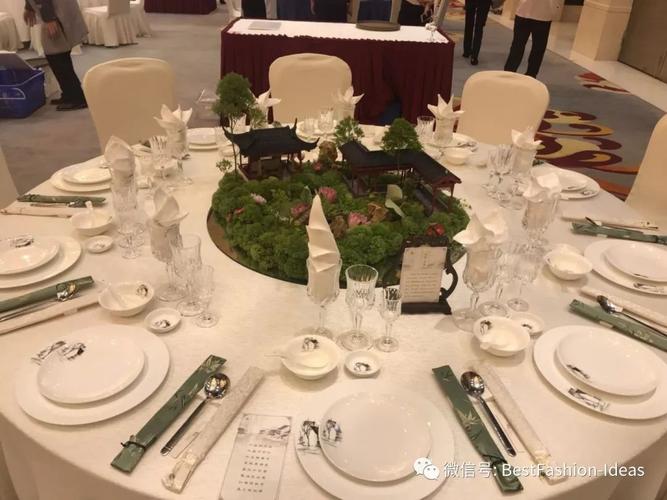 最新出炉中餐圆桌摆台装饰设计图赏