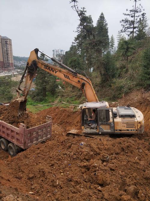 图一:路基土方开挖