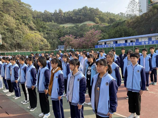 青春奋发 军姿飒爽 ——2020年梧州市第八中学学生军事训练