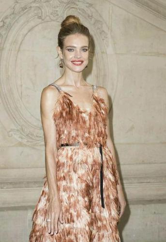 传奇超模水果娜:lv集团太子妃,5个孩子他妈依然似少女