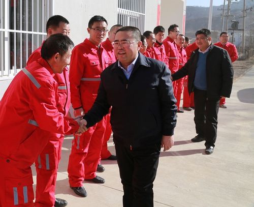 李文明除夕看望慰问坚守岗位的一线员工-延长油田股份