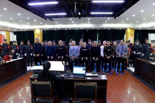 10月16日,颍上县人民法院一审公开开庭审理了李四纯等17名被告人涉嫌