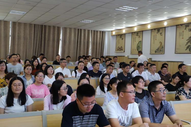 滁州市东坡中学举行语文,历史,道德与法制三科国家统编教材专题校本