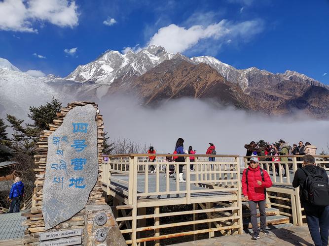 国道318路上的海螺沟-中国最美的冰川