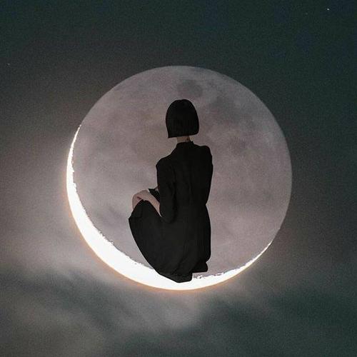 听人说,月亮上住了个妖怪