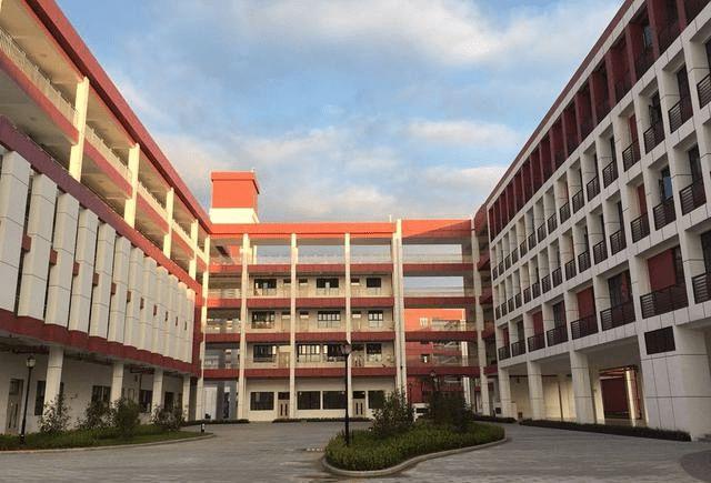 网易首页>网易号>正文申请入驻> 第一所:深圳中学深圳中学以深圳市