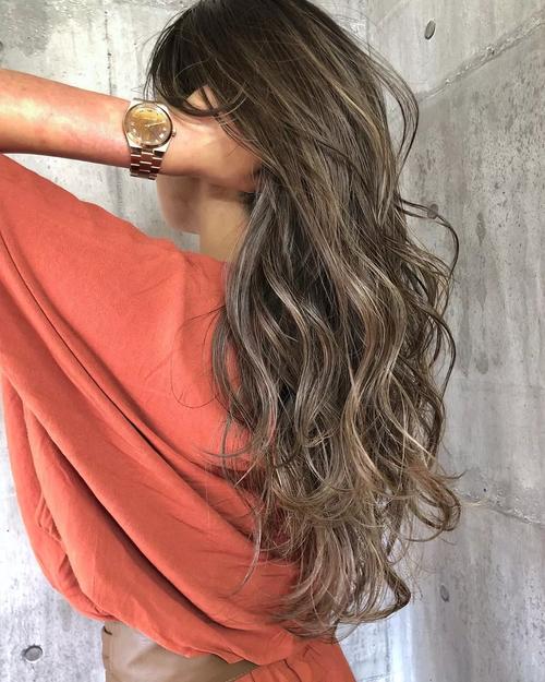 卷发发型要搭配颜色才好看,来看看你更喜欢哪款搭配吧