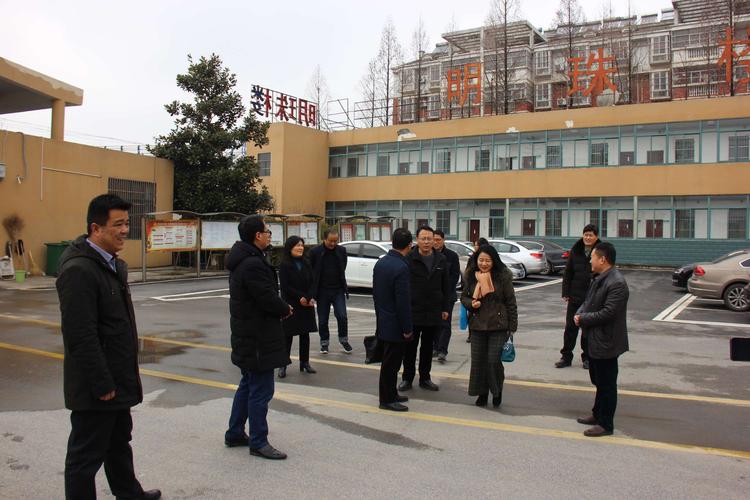 市局领导视察岗集镇中心学校开学工作