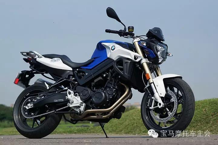 2015宝马f800r摩托车评测试驾蓝白方格旗全新进化