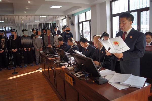 主页 专项活动 扫黑除恶专项斗争  近日,哈尔滨市双城区朱某,陈某等12