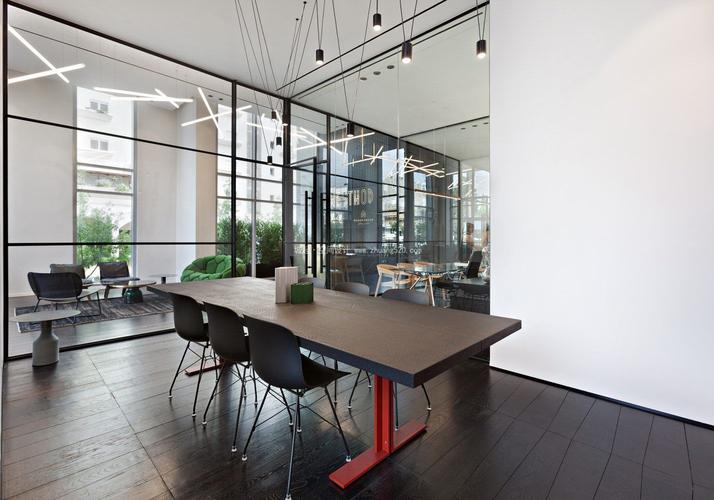 最新电子商务公司办公室装饰实景图