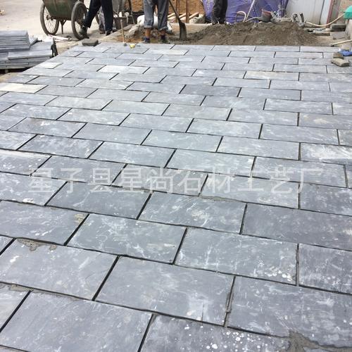 厂家直销 青石板 自然面黑色板岩铺地石庭院人行道仿古防滑黒青石