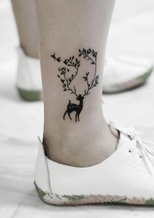 纹身素材代表神灵化身的鹿纹身图案