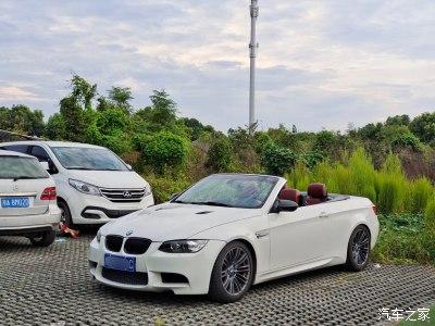 12年宝马m3敞篷外白内红
