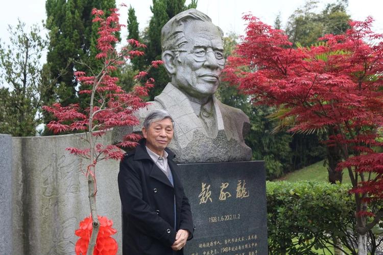 杜甫江阁书画院清明笔会在唐人万寿园举行