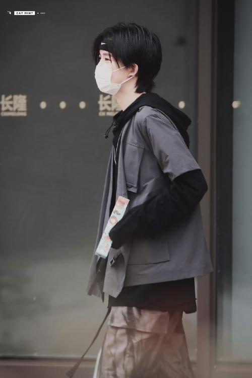 陆柯燃花臂纹身图案什么样,她和林凡是一对吗俩人什么