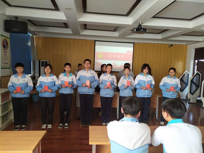 高擎五四旗帜,抒写奋斗青春 唐山市第四十五中学召开团校开学典礼