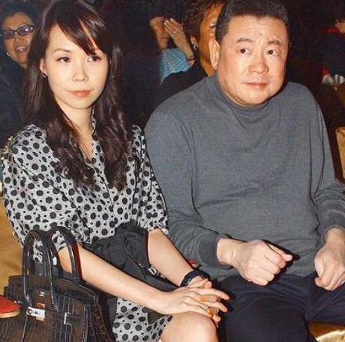 风流富商刘銮雄:28段混乱情史,女友前仆后继,甘比凭啥